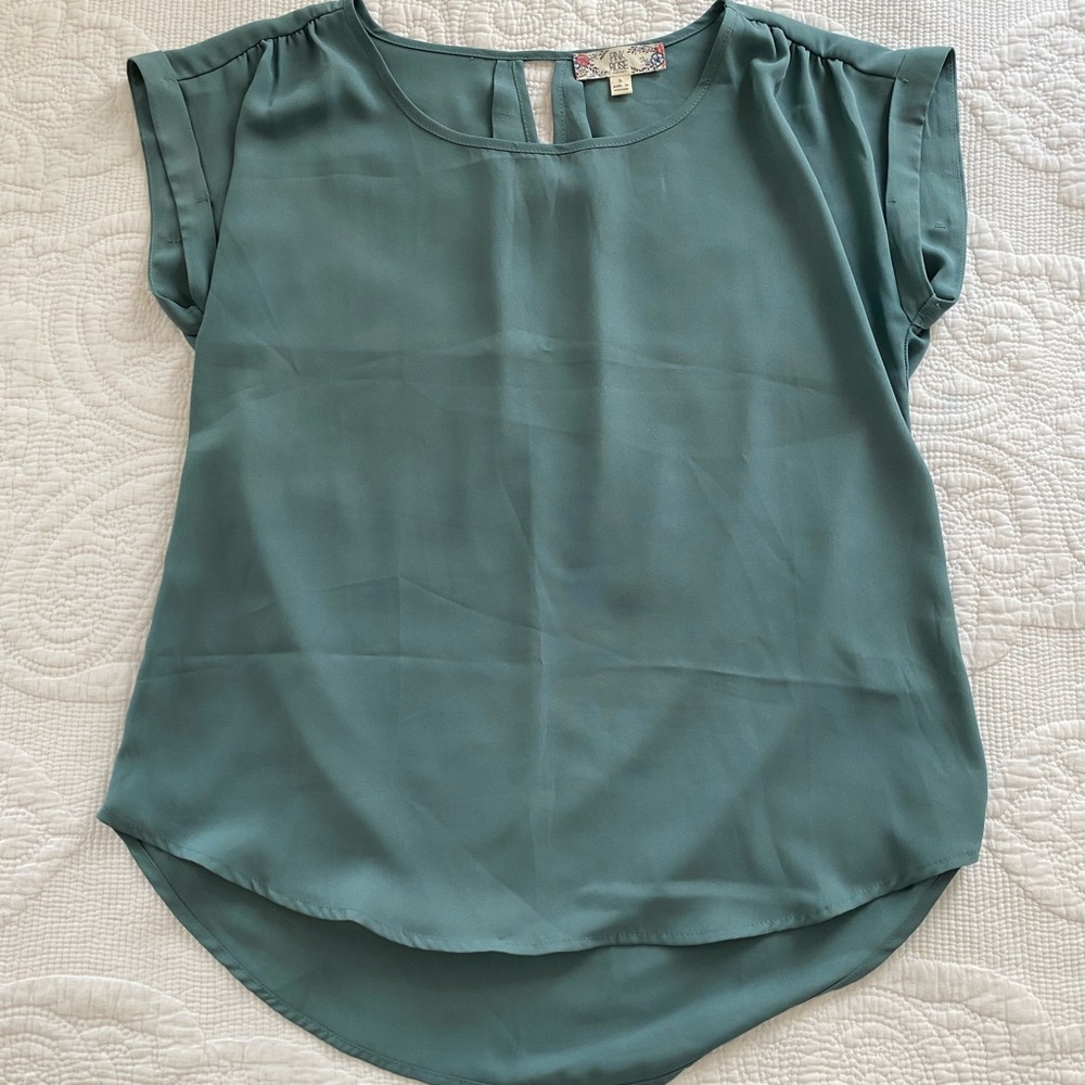 PINK ROSE adorable blouse!
